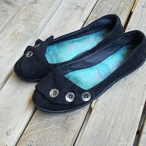 Blowfish black felt flats with silver buttons 7.5